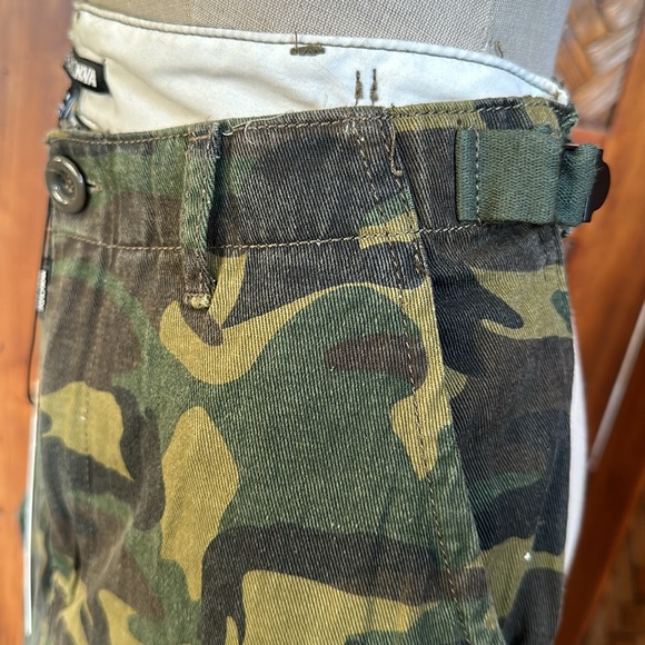 NWT FashionNova Cadet Kim Oversized Camouflage Pants (Medium) - BRAND NEW - Picture 3 of 9